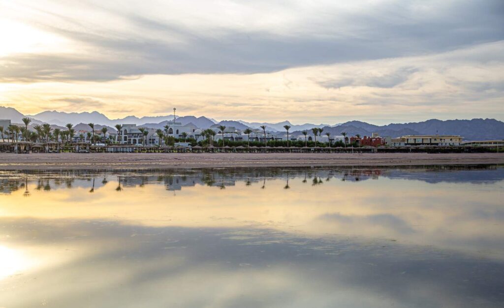 Umluj Beach Resorts: Nature, Calm, and Clear Waters
