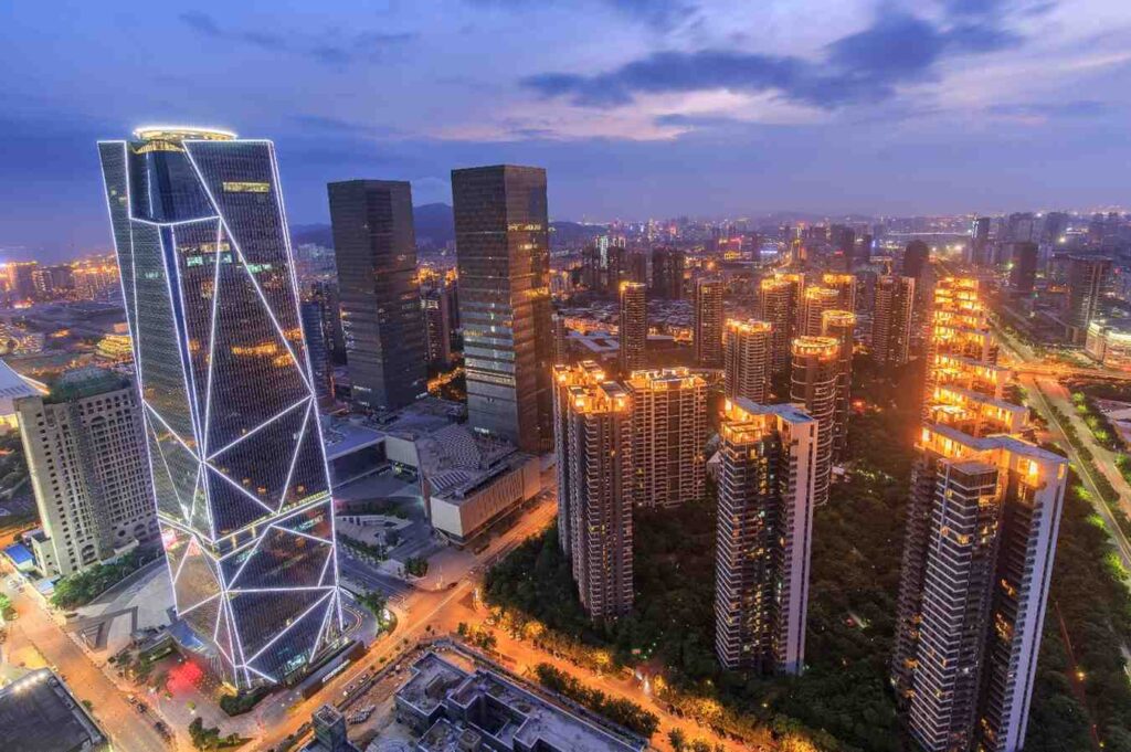Modern Cities and Urban Experiences